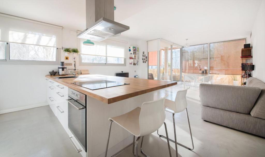 Magnificent Apartment Close To The Beach Sant Adria de Besos Buitenkant foto